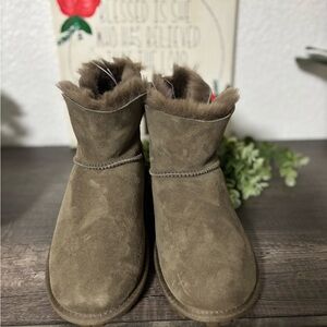 Kirkland Signature Women's Shearling Boots